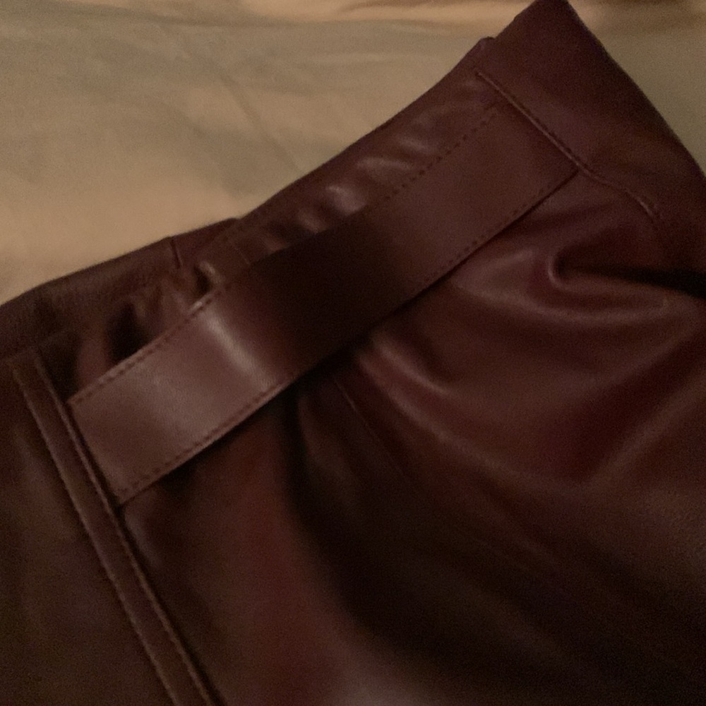 Vince
Leather
Pencil Skirt Elegant Burgundy Leather Skirt - Picture 10 of 16